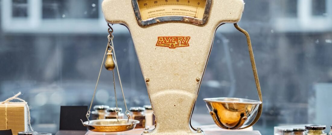 A weighing scale, representing the choice between CRDP and CRSC