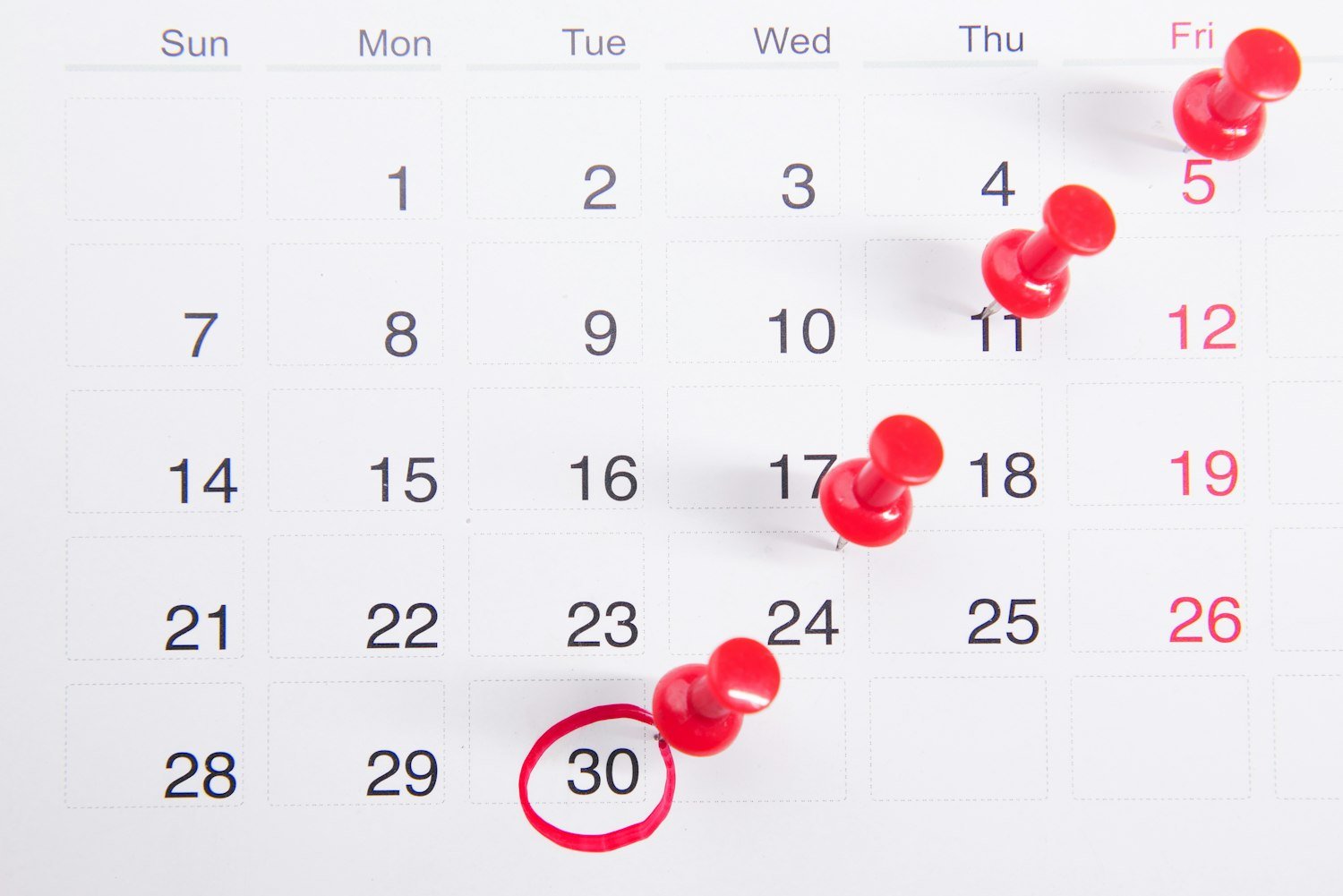 A calendar with markers pinned to dates, representing the 180-day dental application deadline