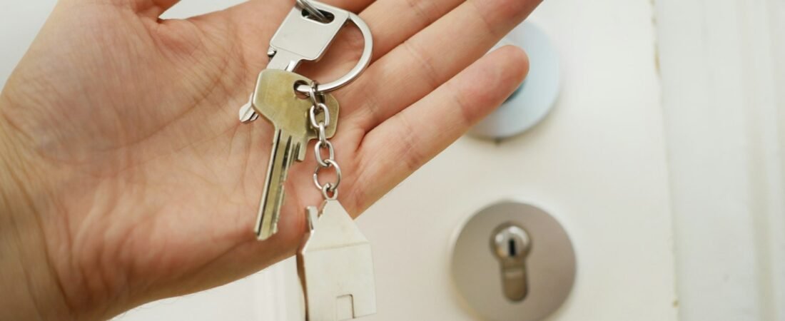 Keys held in an open hand, representing a veteran receiving keys to permanent housing